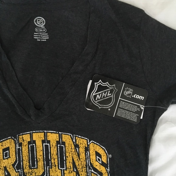 Boston Bruins Women’s V Neck Distressed T-shirt - Picture 2 of 3